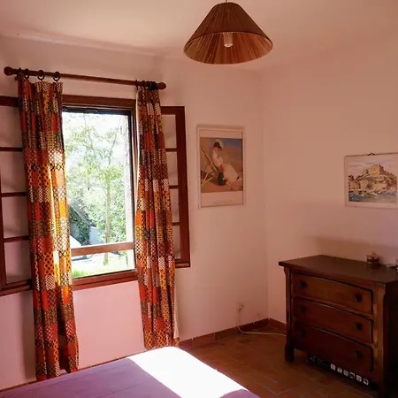 Hébergement de vacances Les Asphodèles, Piscine , Vue Et Montagne