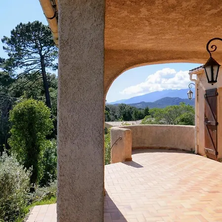 Hébergement de vacances Les Asphodèles, Piscine , Vue Et Montagne *